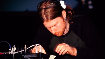 ¡Envidia de la buena! Aphex Twin se hace viral por ser el DJ de una boda