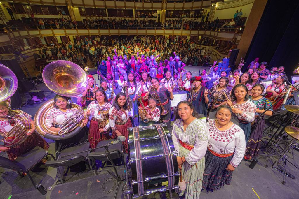 La Banda Femenil Regional "Mujeres del Viento Florido": El grupo que ha colaborado con Lila Downs y Mon Laferte que enaltece la música oaxaqueña