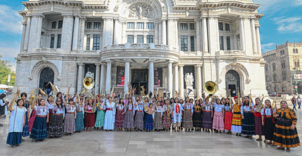 La Banda Femenil Regional "Mujeres del Viento Florido": El grupo que ha colaborado con Lila Downs y Mon Laferte que enaltece la música oaxaqueña