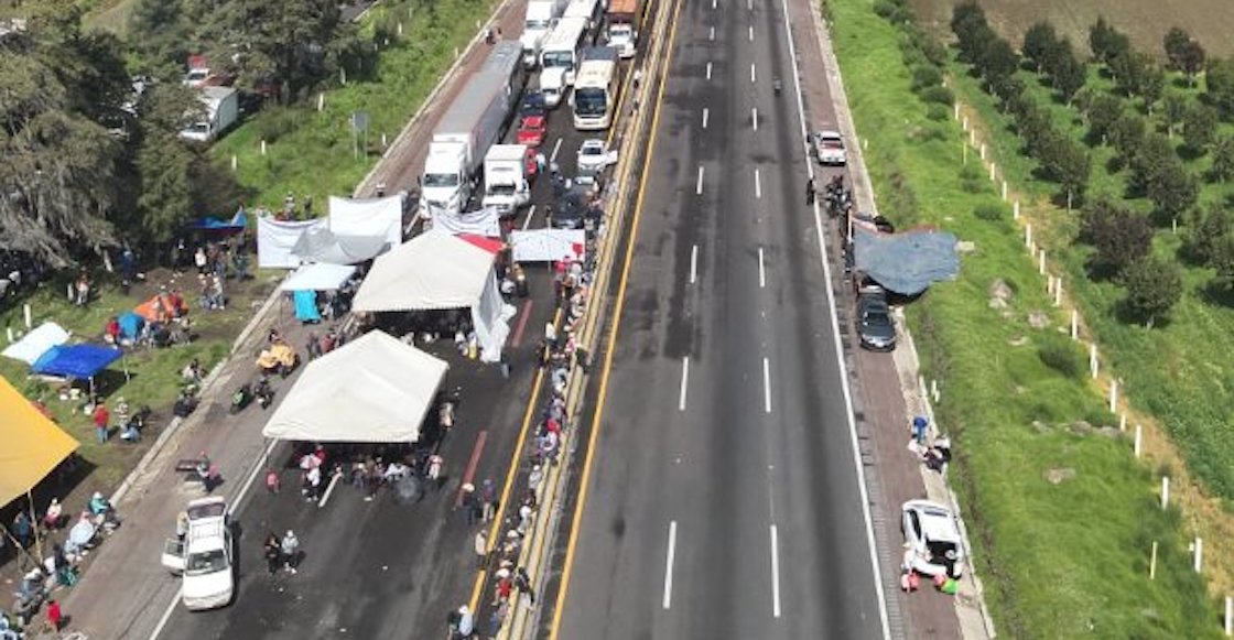 Bloqueo en la carretera México-Puebla.