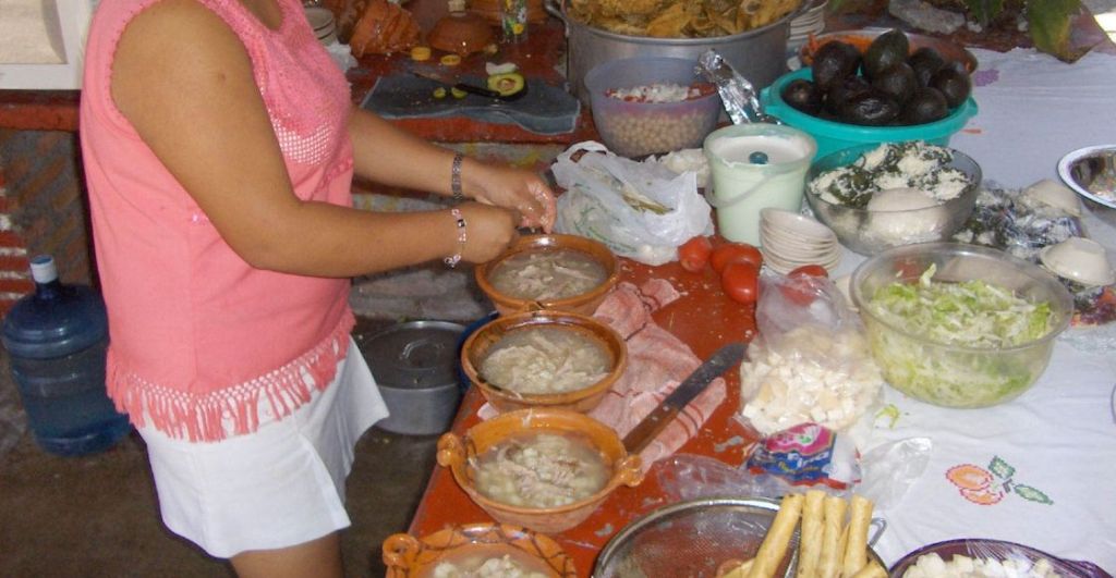 Recetas antiguas señalan que se utilizaba carne humana para preparar el pozole.