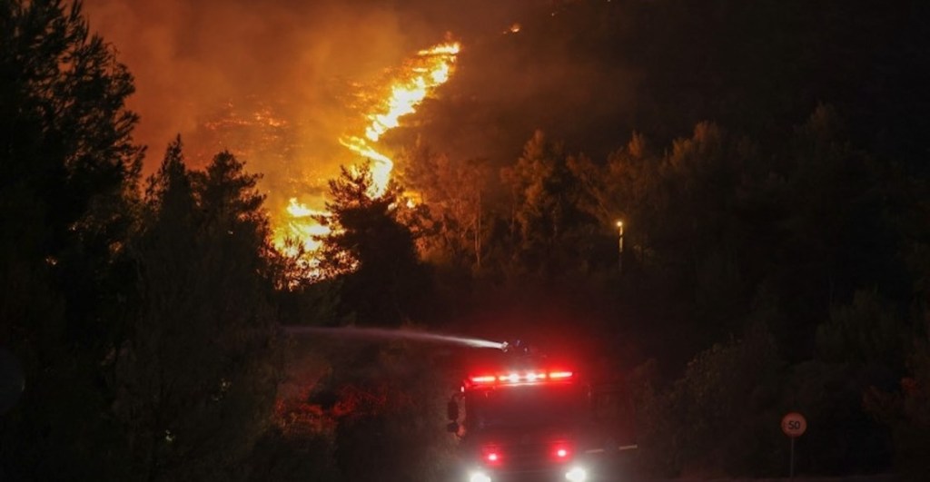 Incendios en Grecia: Atenas atrapada por incendio forestal que ha arrasado más de 10 mil hectáreas