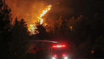 Incendios en Grecia: Atenas atrapada por incendio forestal que ha arrasado más de 10 mil hectáreas