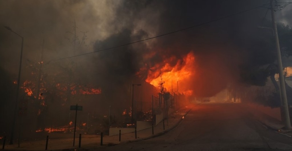 Incendios en Grecia: Atenas atrapada por incendio forestal que ha arrasado más de 10 mil hectáreas