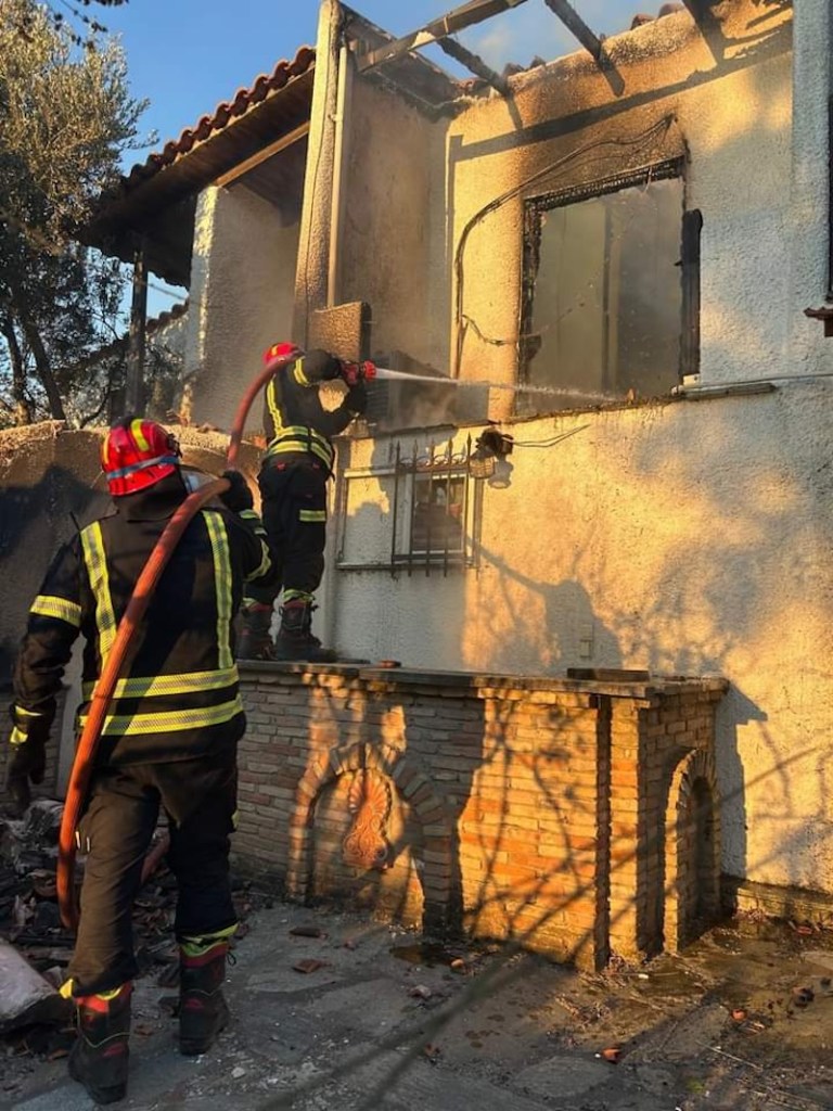 Incendios en Grecia: Atenas atrapada por incendio forestal que ha arrasado más de 10 mil hectáreas