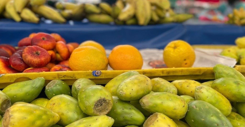 Nos lanzamos al tianguis por un jugo de naranja pero no hay porque está muy cara