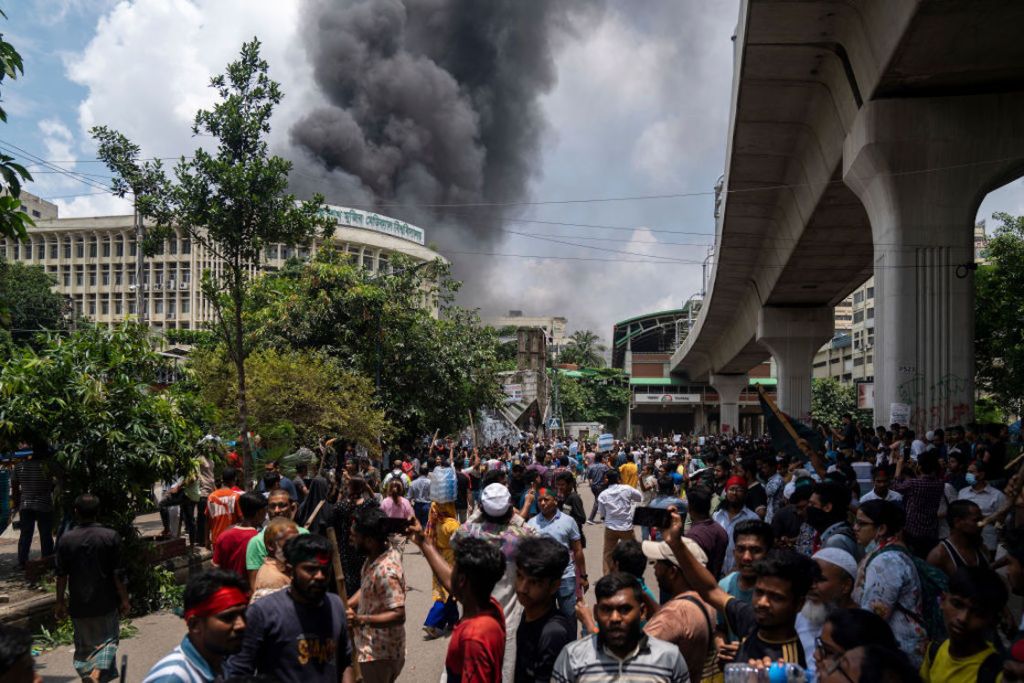 Violencia, muertos y heridos por manifestaciones en Bangladesh.