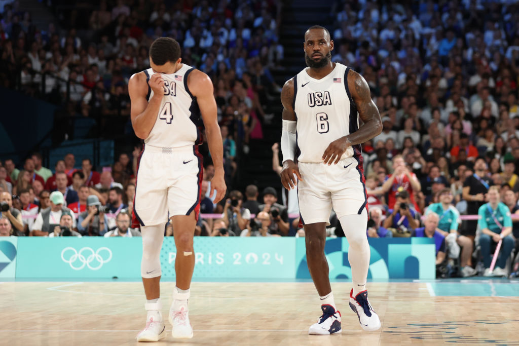 Poco de LeBron James en la primera mitad y de todo el Dream Team en el partido