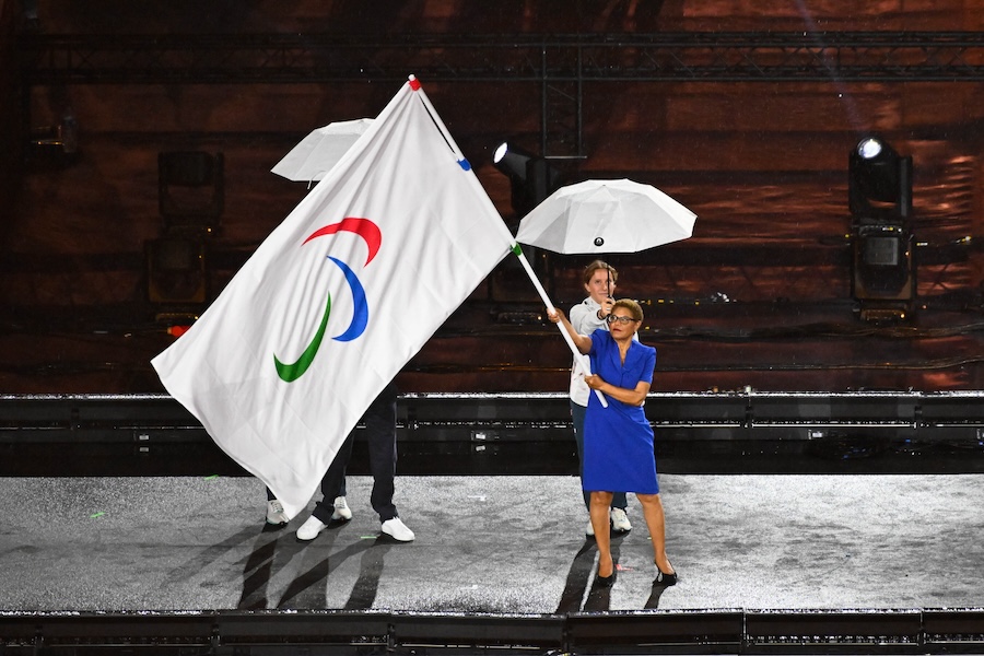 Karen Bass, alcaldesa de Los Angeles, recibió la estafeta paralímpica