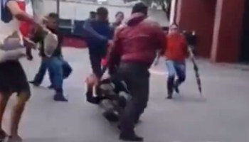 personas agreden a manifestantes en Xochimilco