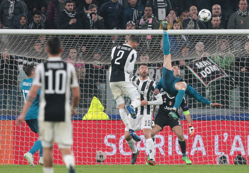 Buffon compara el gol de Borgetti a Italia con la chilena de CR7