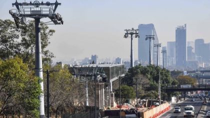 Carril reversible en Constituyentes por obras en el Cablebús.