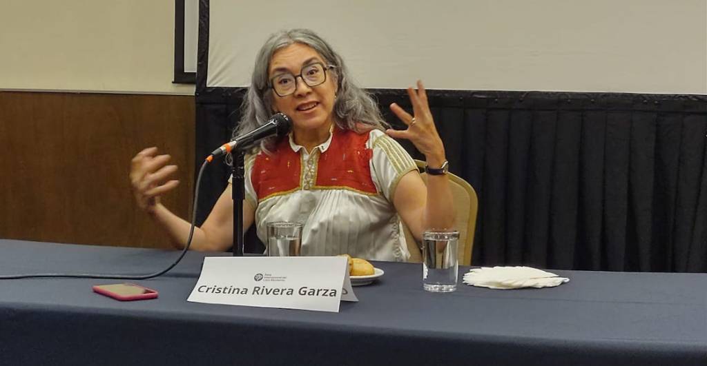 Cristina Rivera Garza habla sobre su literatura en la FIL Monterrey 2024.