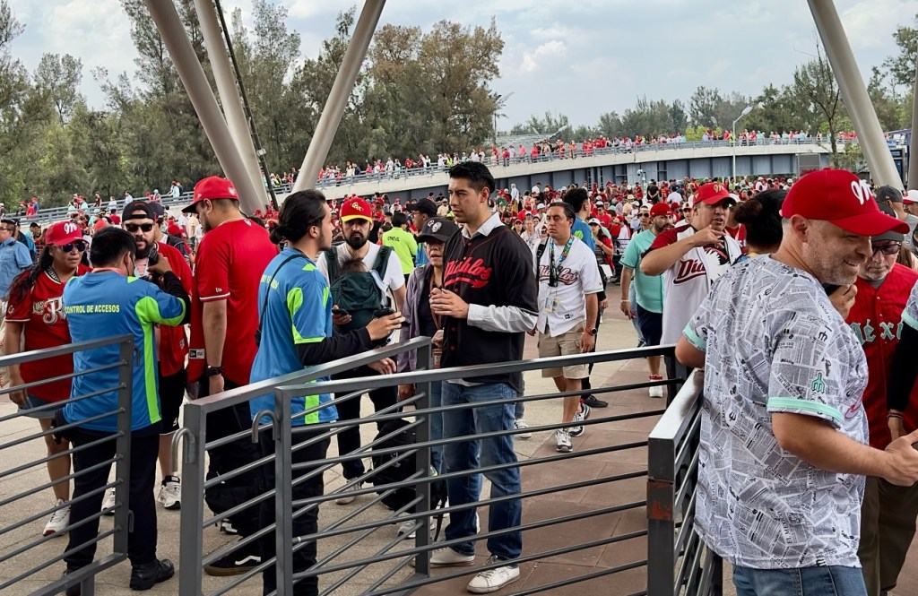 Aficionados en el Harp Helú