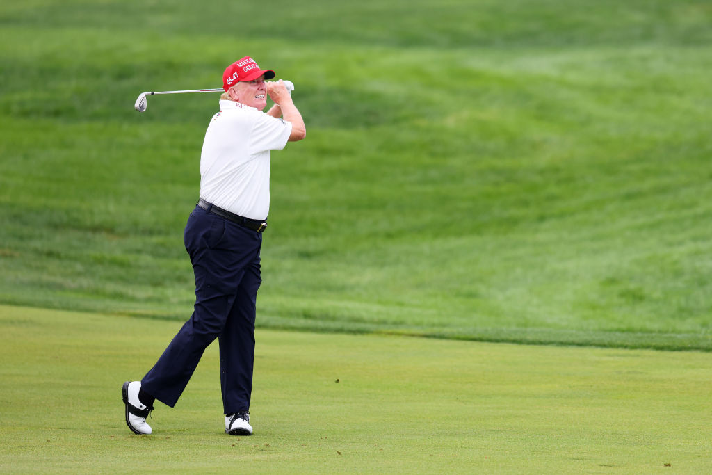 ¿Nuevo atentado? Reportan disparos en el club de golf de Donald Trump