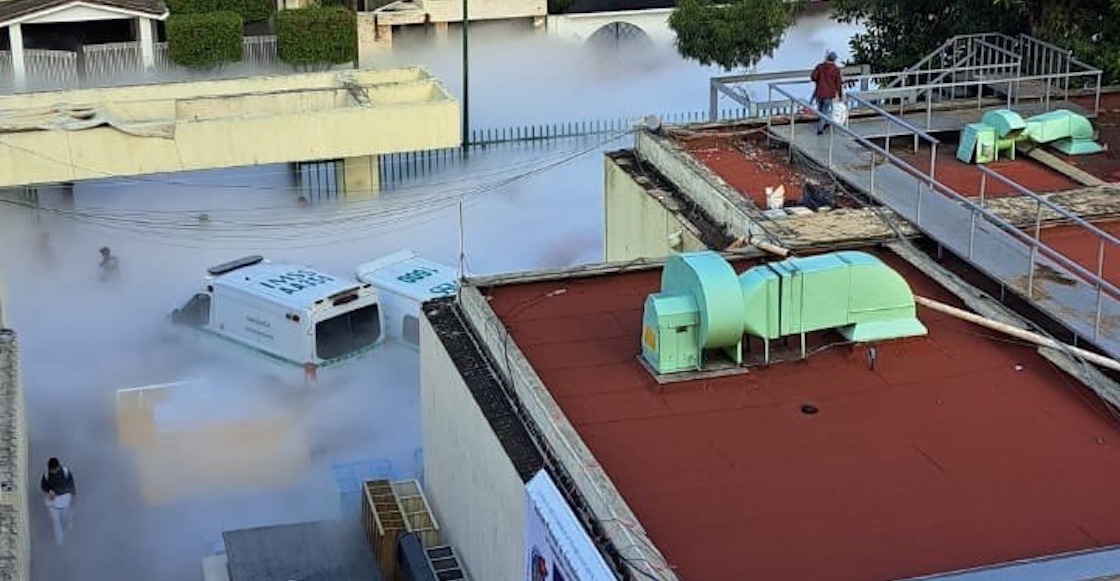 Una fuga de oxígeno dejó una nube en una clínica del IMSS de Tlalnepantla.