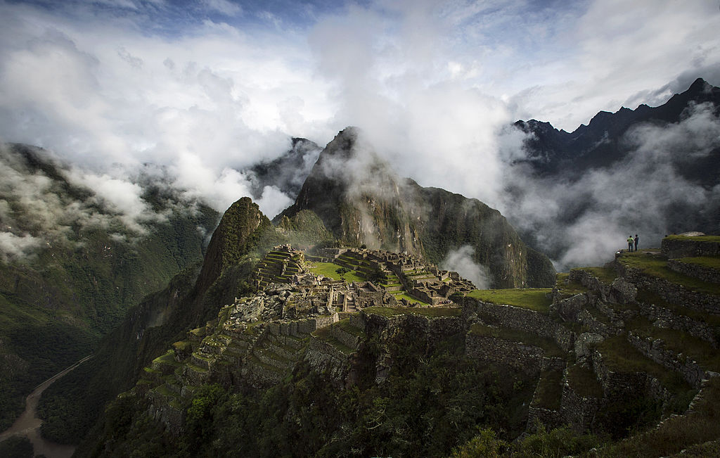 Autobús con turistas se vuelca en Machu Picchu; varios mexicanos resultan heridos