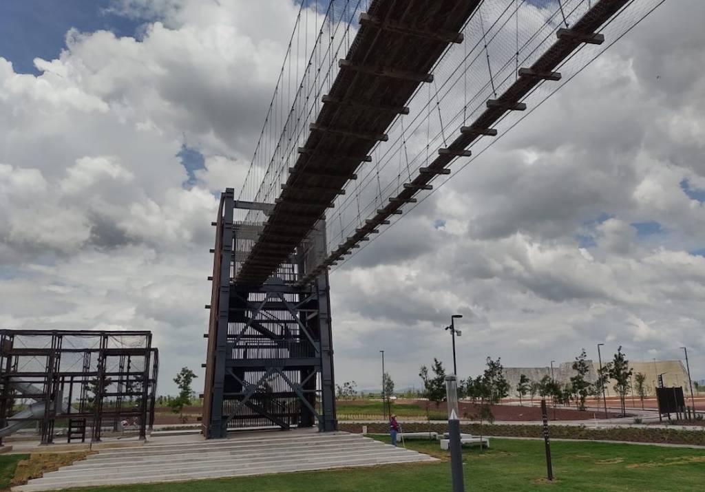 Aún no se puede acceder al puente colgante.