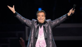 La proyección del concierto de Juan Gabriel en el Zócalo de la CDMX.