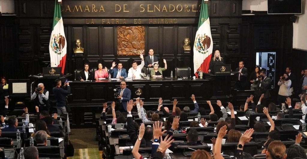 senado-huye-sede-alterna-reforma-judicial-aprobar-xicotencatl-manifestantes-2