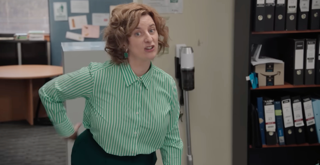 Checa a la versión femenina de Michael Scott en el tráiler del remake australiano de 'The Office'