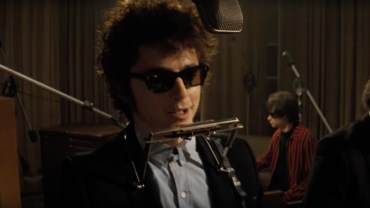 Timothée Chalamet nos sorprende cantando como Bob Dylan en el nuevo tráiler de 'A Complete Unknown'