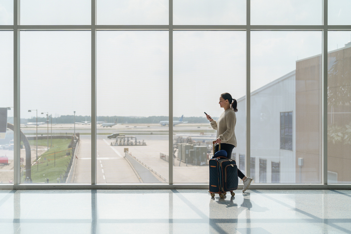 Aeropuerto prohibe abrazos de 3 minutos a viajeros en Nueva Zelanda