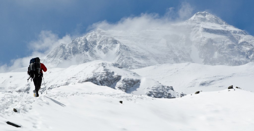 Andrew "Sandy" Irvine: La historia del alpinista que desapareció en el Everest hace 100 años