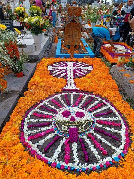 Colección de asombrosas ofrendas en Mixquic