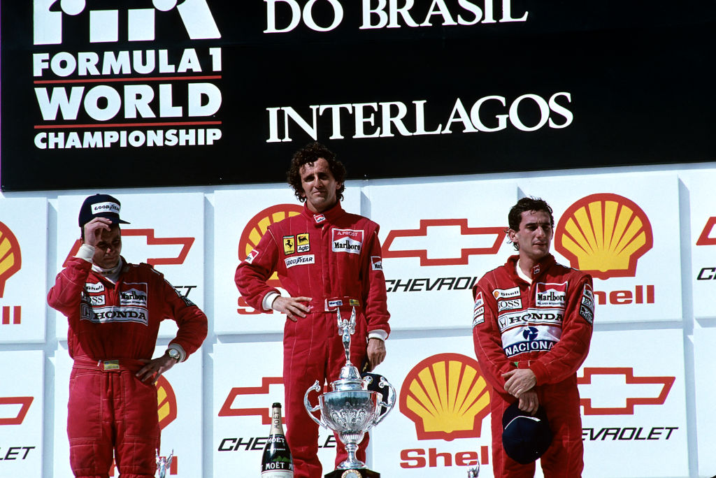 Alain Prost, Gerhard Berger y Ayrton Senna en el podio del GP de Brasil de 1990