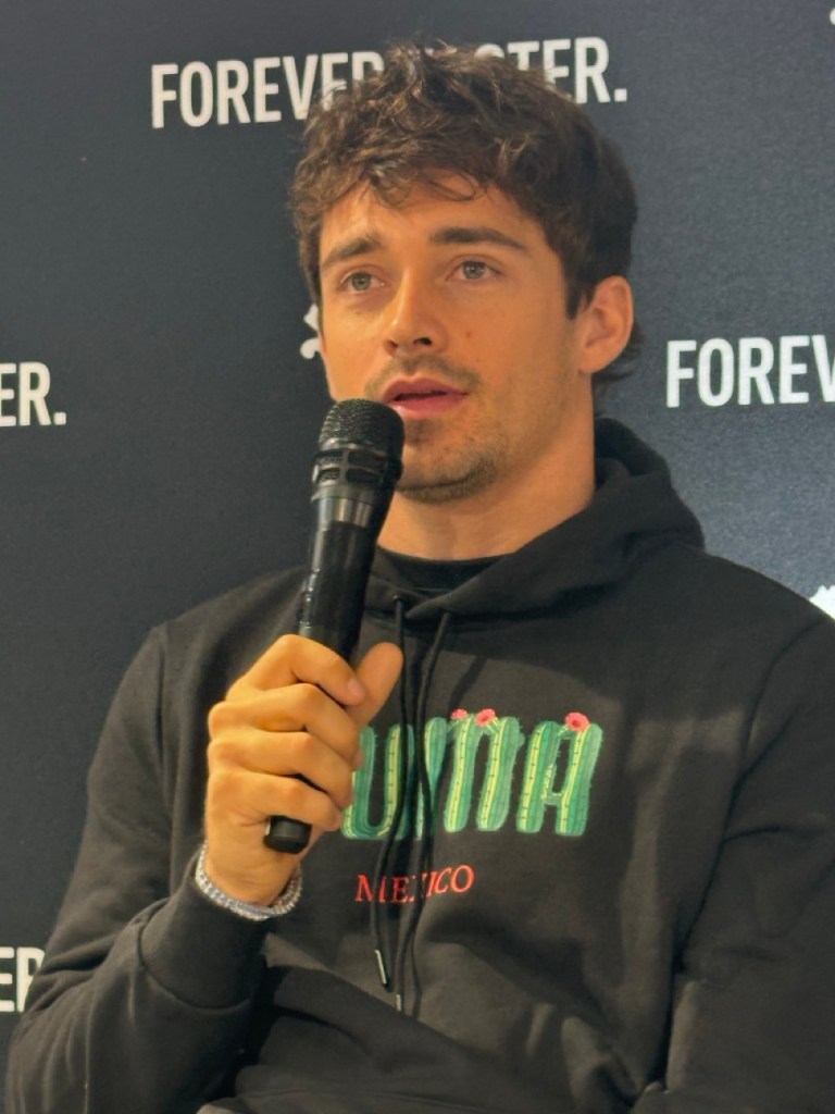 Charles Leclerc durante su visita a México