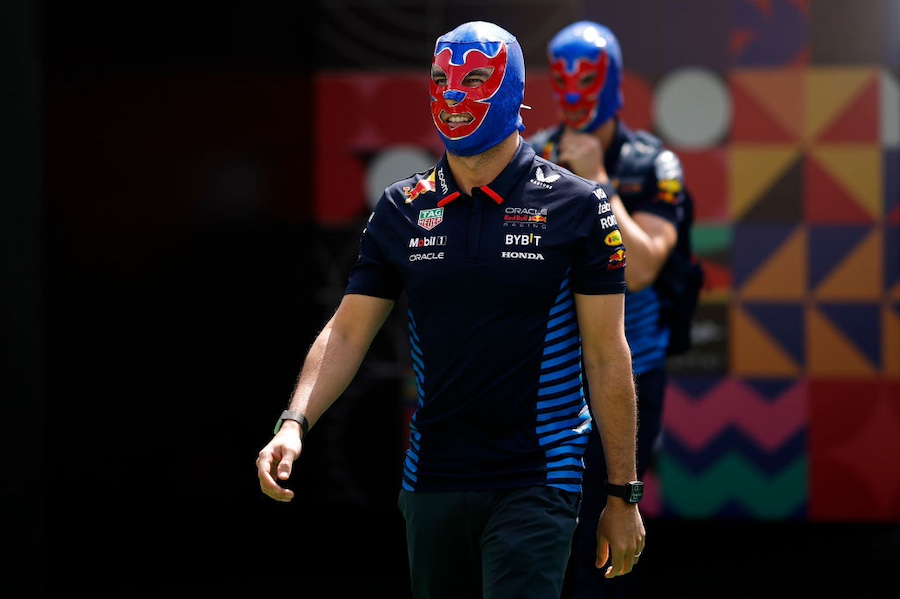 Checo Pérez a su llegada al GP de México / Getty