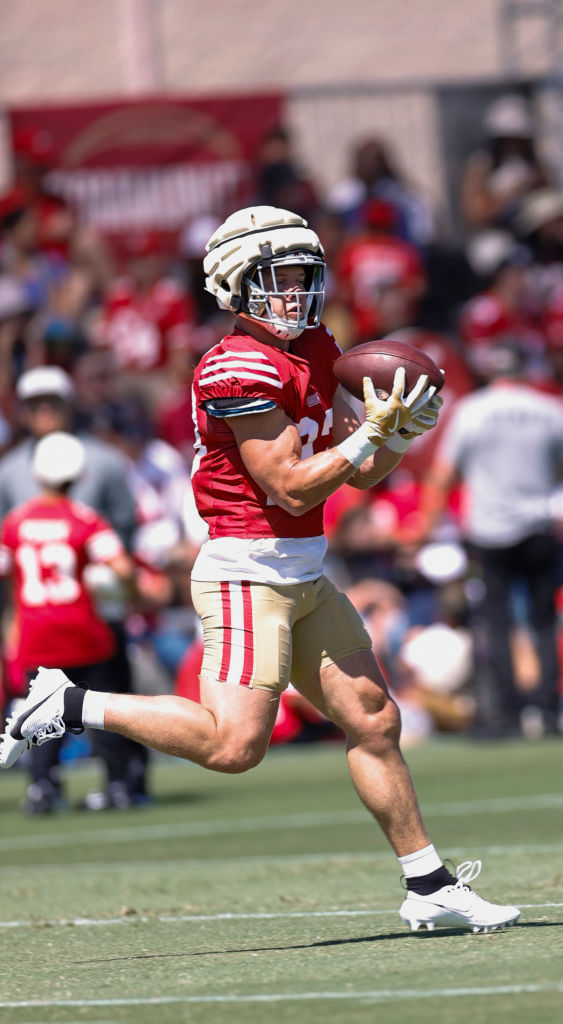 Christian McCaffrey en la escuadra de practicas 