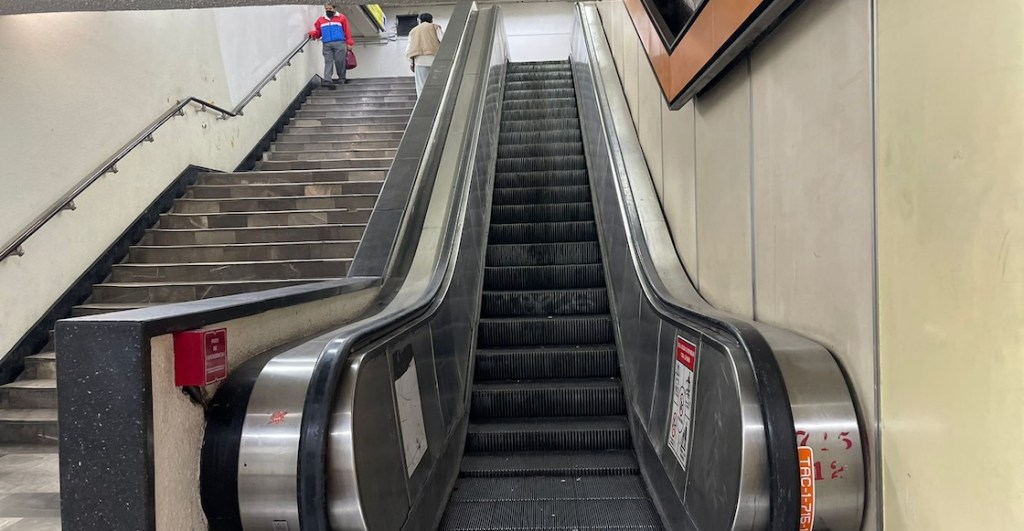 Siguen sin servir las escaleras eléctricas de la Línea 7 del Metro CDMX: De Barranca a Camarones