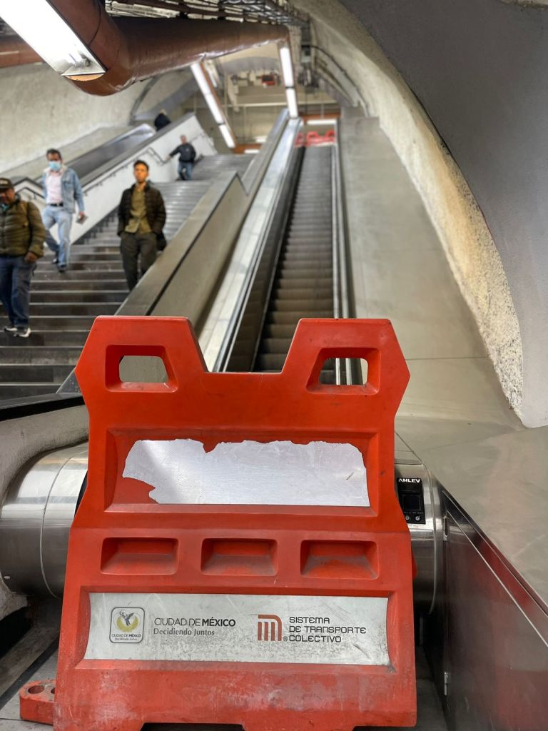 Siguen sin servir las escaleras eléctricas de la Línea 7 del Metro CDMX: De Barranca a Camarones