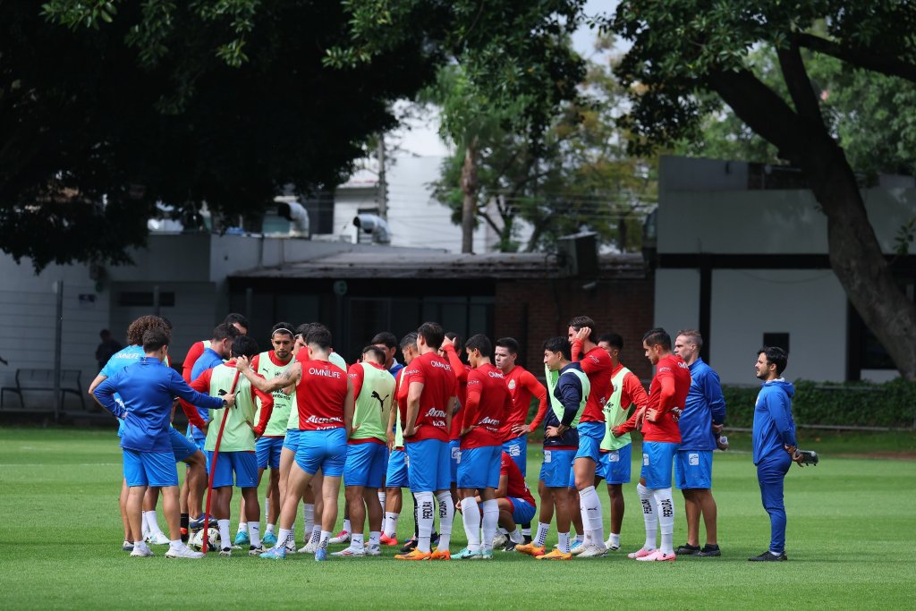 Chivas sin entrenador tras la salida de Fernando Gago