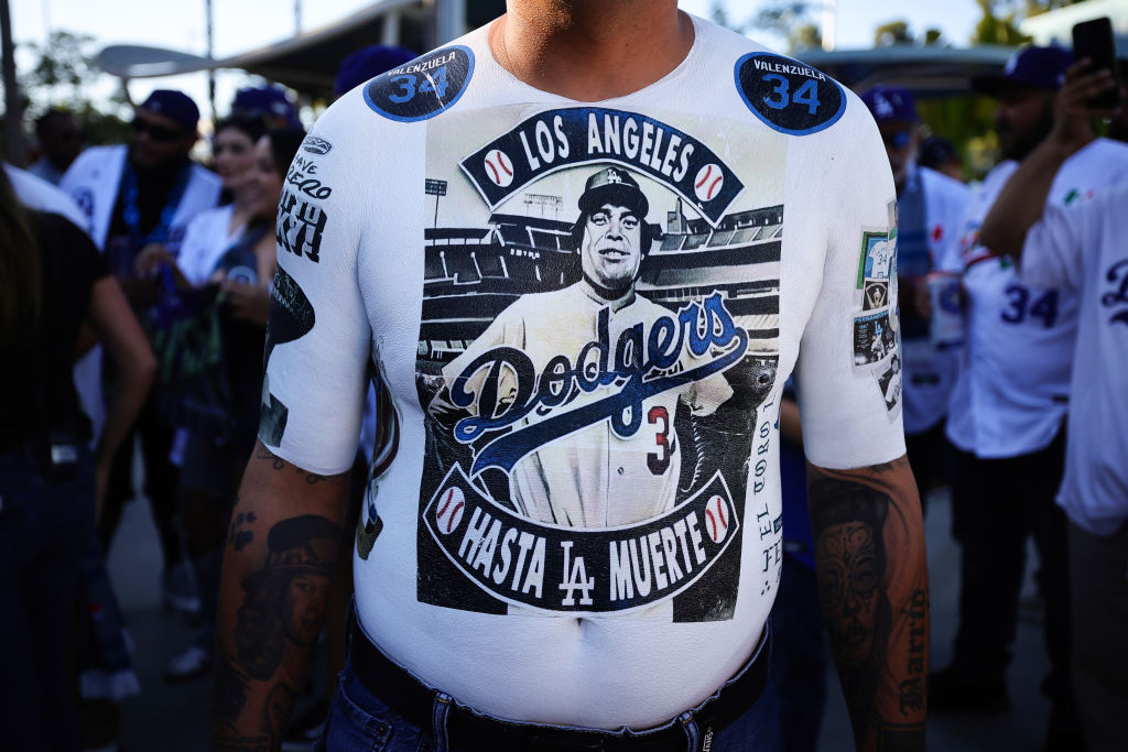 El homenaje de Dodgers a Fernando Valenzuela en el Juego 1 de la Serie Mundial 2024