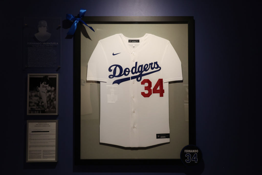 El homenaje de Dodgers a Fernando Valenzuela en el Juego 1 de la Serie Mundial 2024