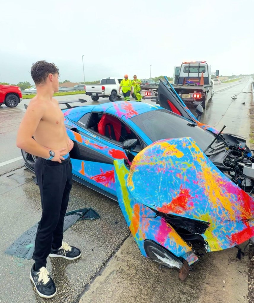 Influencer graba su accidente automovilístico por ir en el celular 