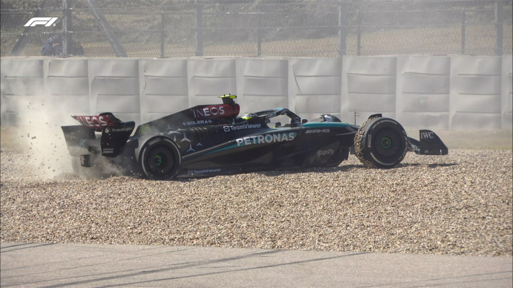 Lewis Hamilton abandonó en la tercera vuelta