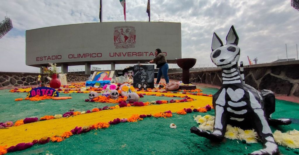 Lánzate a la Mega Ofrenda de la UNAM del Día de Muertos dedicada al cine de oro mexicano