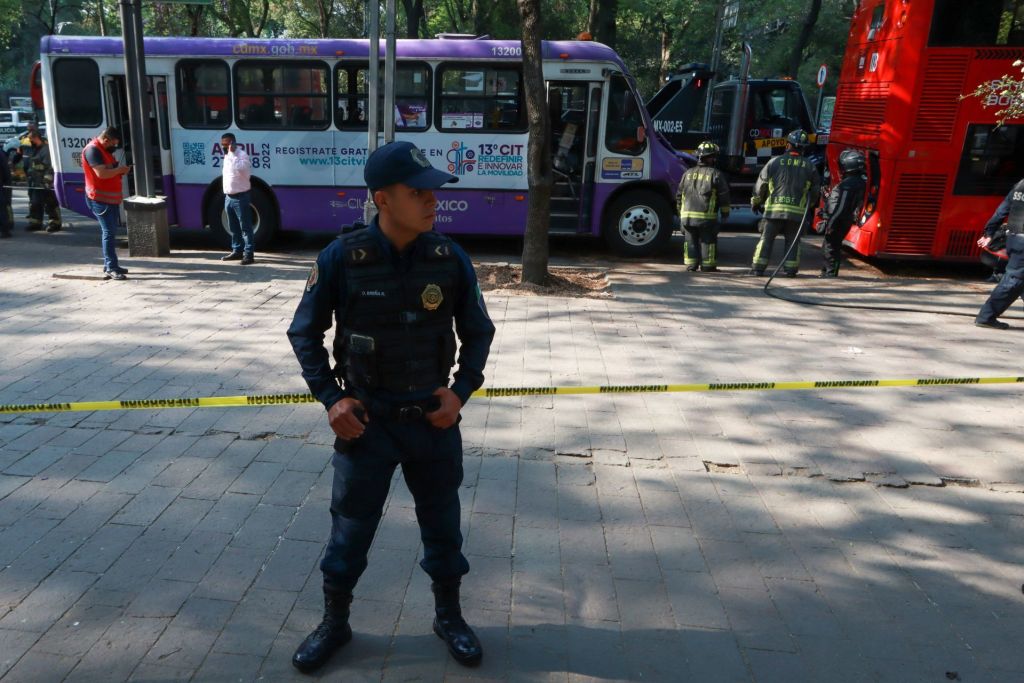 Mujer muere tras caer desde el décimo piso de un hotel en Reforma