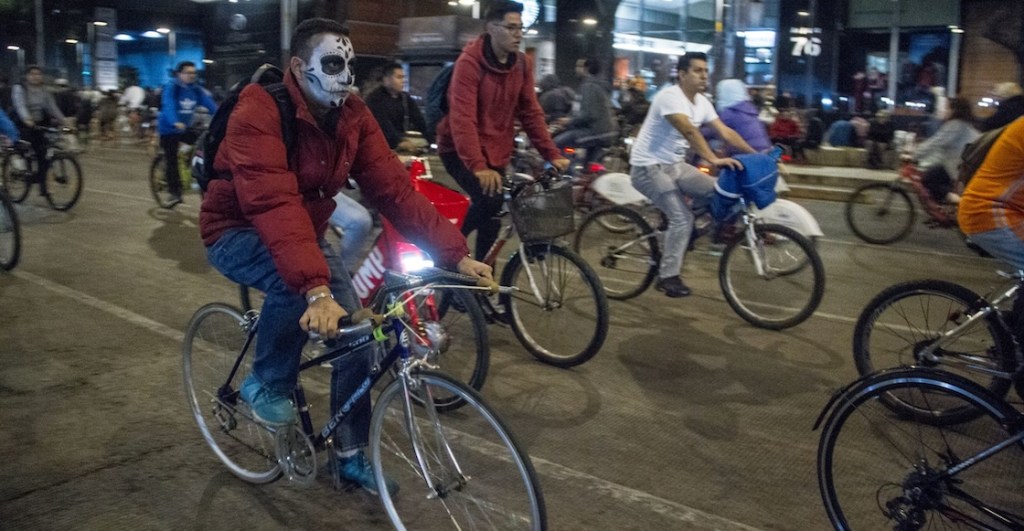 A rodar en el Paseo Nocturno de Día de Muertos en CDMX: Ruta, calles cerradas y horario