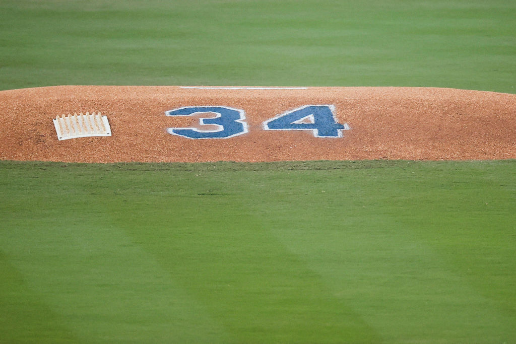 El homenaje de Dodgers a Fernando Valenzuela en el Juego 1 de la Serie Mundial 2024