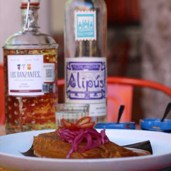 ¿Dónde comer tlayudas con mezcal artesanal en la CDMX?