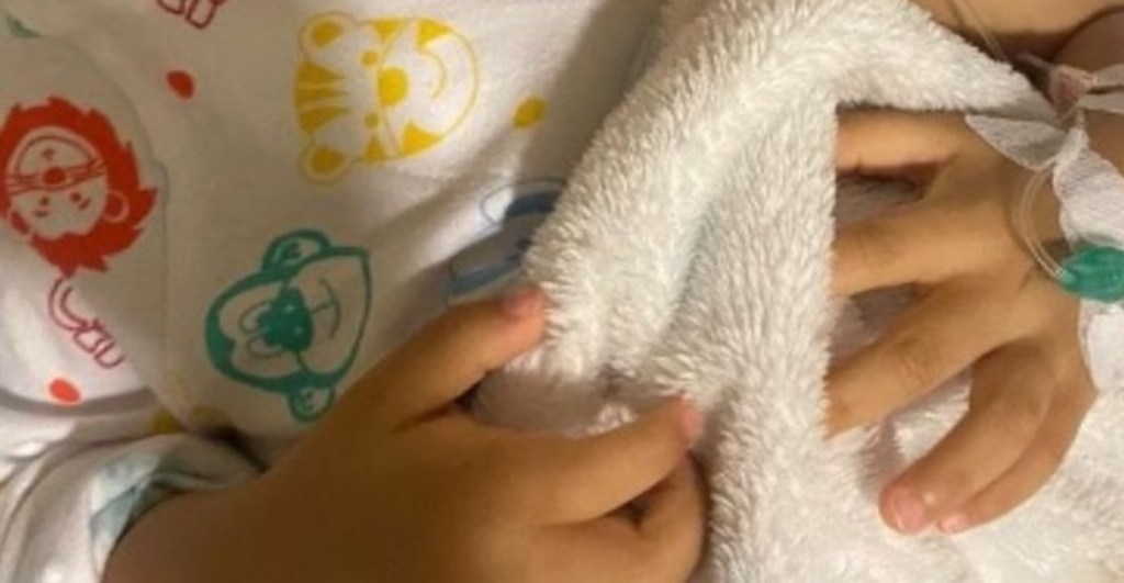 Alfonso tiene 2 años y su familia ha pasado por varios obstáculos para ayudarle en su tratamiento contra el cáncer