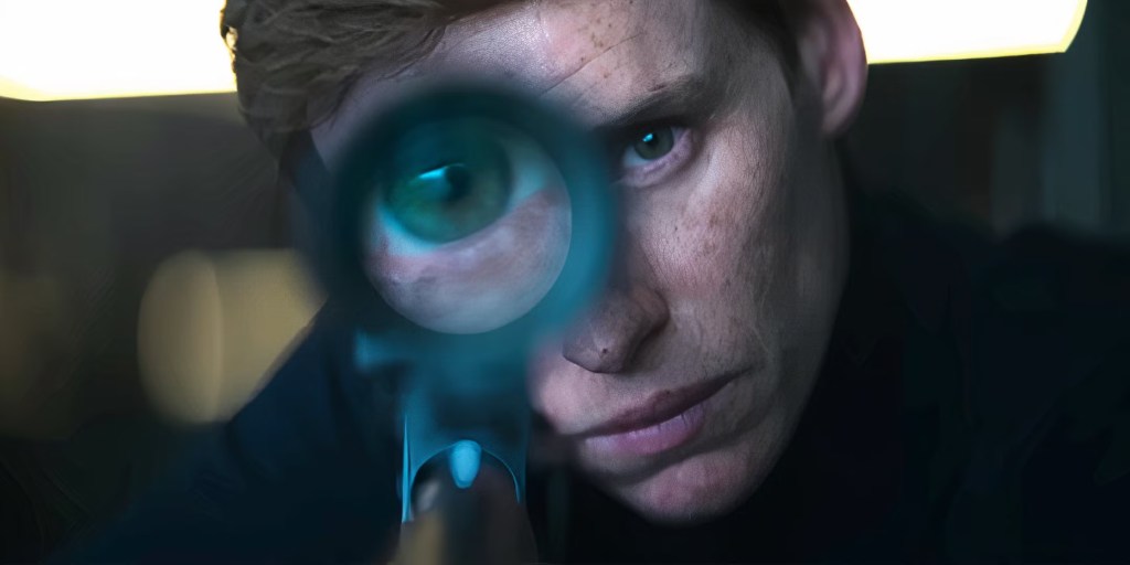 Eddie Redmayne nos cuenta cómo fue que David Bowie lo inspiró para 'The Day of the Jackal'