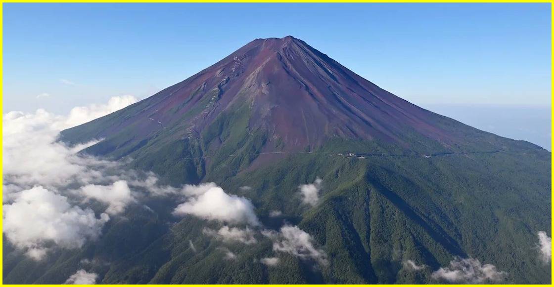 Monte Fuji se mira sin nieve en esta época del año después de 130 años.