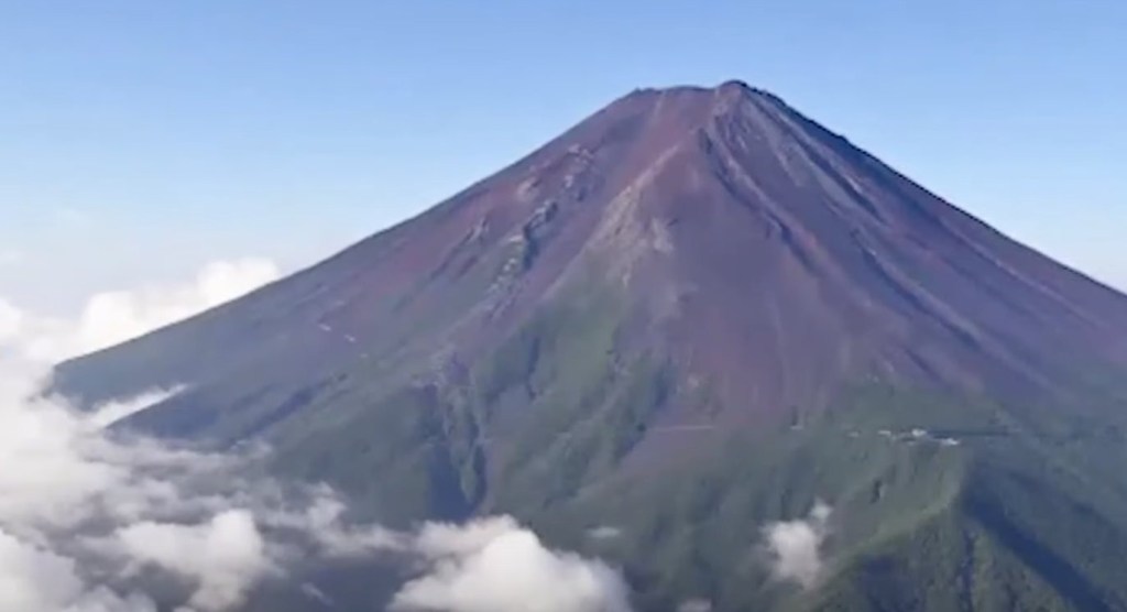 Monte Fuji sin capas de nieve.