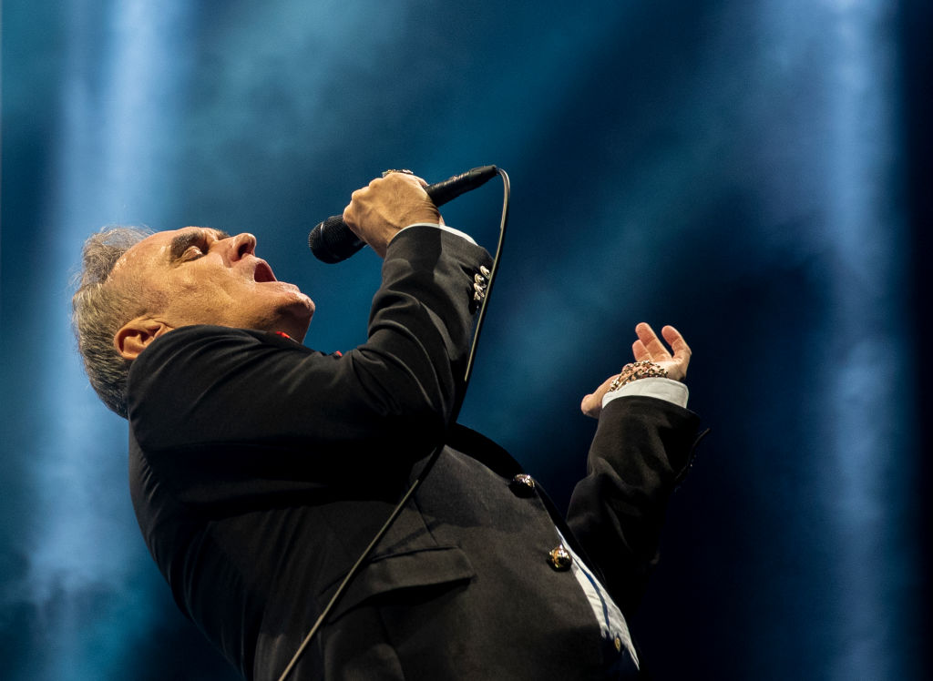 Morrissey cancela concierto por fans que invadieron el escenario en Dallas 